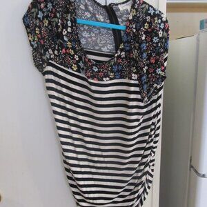 Large Jessica Simpson Maternity Tee